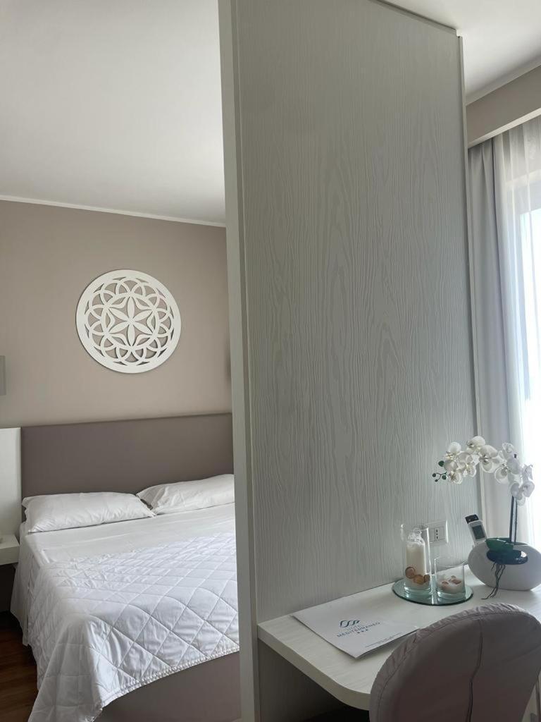Hotel Mediterraneo Lido di Latina Eksteriør bilde