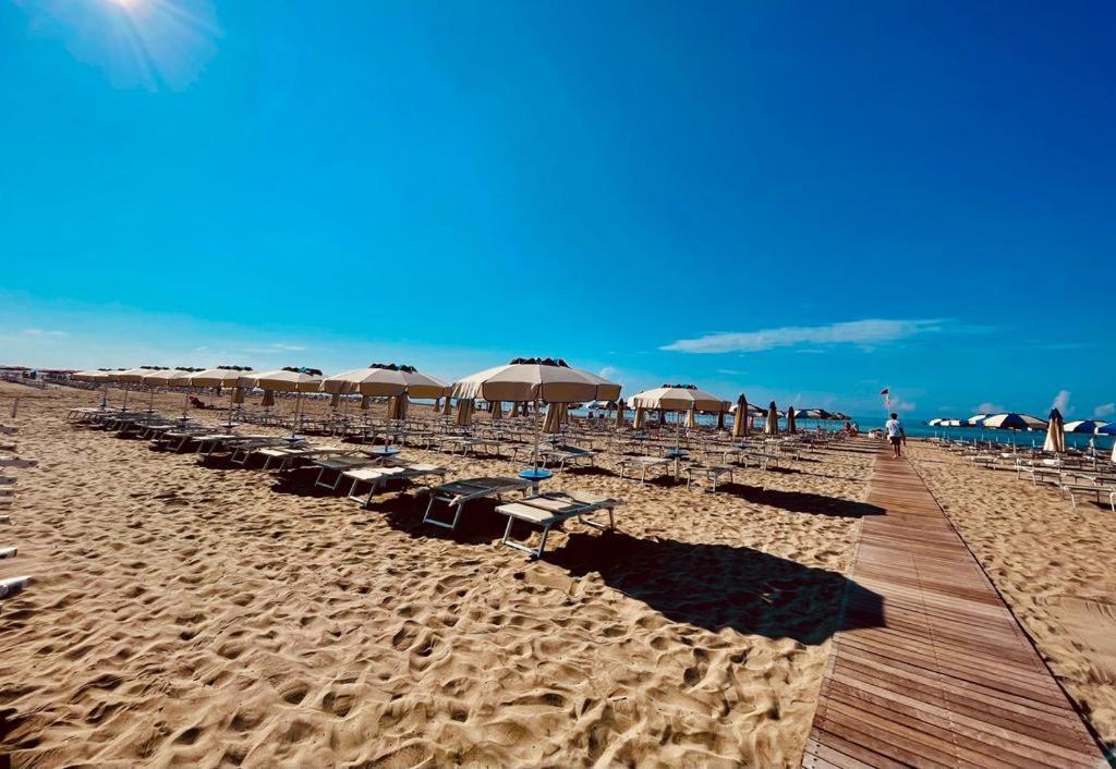 Hotel Mediterraneo Lido di Latina Eksteriør bilde