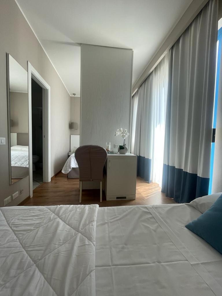 Hotel Mediterraneo Lido di Latina Eksteriør bilde